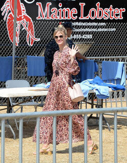 Sunday, September 3, 2017 - Actress January Jones is stunning in a long floral-print dress as she takes adorable son Xander out for some fun with friends at the 36th Annual Malibu Kiwanis Chili Cook-Off, Carnival and Fair in Malibu, CA.
Luis/X17online.com