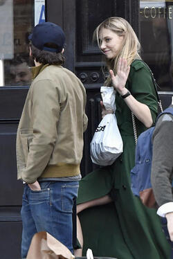 Jake Gyllenhaal sptted hugging a mystery female Jake Gyllenhaal sptted hugging a mystery female