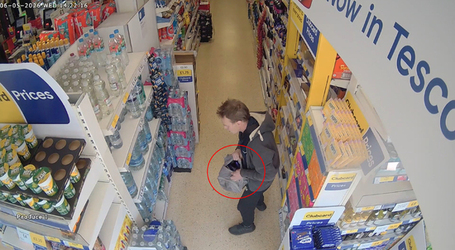 VIDEO Brazen Tesco shoplifter tackled to the floor by off duty copper on way to barbers VIDEO Brazen Tesco shoplifter tackled to the floor by off duty copper on way to barbers