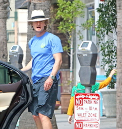 Owen Wilson Steps Out For Lunch With Son Robert