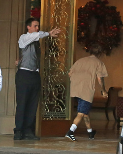 Justin Bieber Goes Jogging and Jumps as he Arrives Back at his Hotel