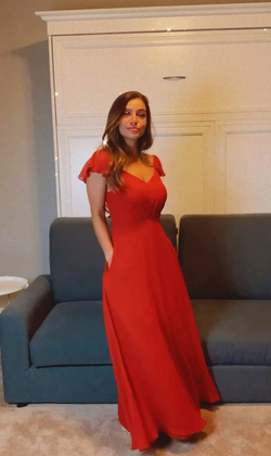 Serial Bridesmaid Dubbed Real Life 27 Dresses After Being A Bridesmaid 14 Times