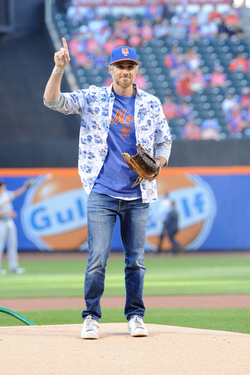 Dave Annable Throws Out First Pitch at Mets Game