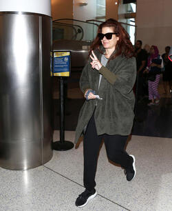 Debra Messing Gets Out Of LA For The Weekend Debra Messing Gets Out Of LA For The Weekend