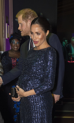 Meghan Markle can t stop cradling her bumpt at the Cirque du Soleil premiere