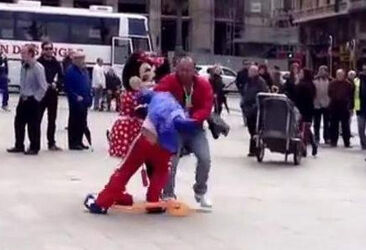 Spanish Police in Madrid have arrested two women pickpockets who used Minnie Mouse disguises to pickpocket tourist victims they posed for photos with.