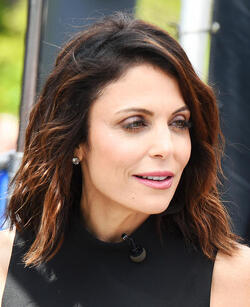Bethenny Frankel Flaunts Her Perfect Figure On Location For EXTRA
