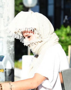 Bella Thorne Tries to Leave Katsura Incognito