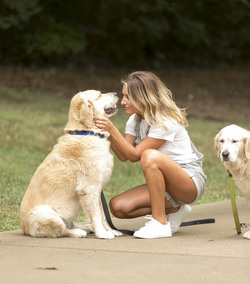 Jessie James Decker Walking her Dogs