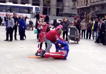 Spanish Police in Madrid have arrested two women pickpockets who used Minnie Mouse disguises to pickpocket tourist victims they posed for photos with.