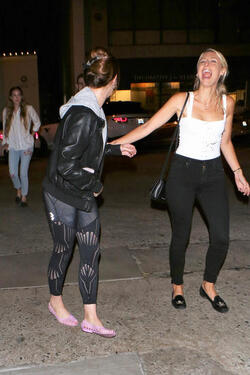 Lana Del Rey dines with friends at Craig s