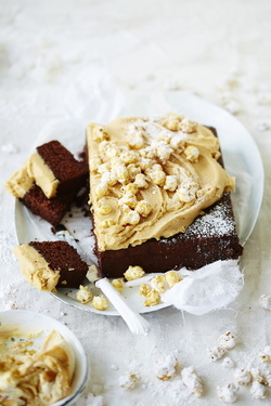 Cake of the month Popcorn and peanut butter chocolate cake