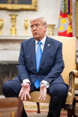 Non Exclusive Donald Trump hosts an expanded bilateral meeting Non Exclusive Donald Trump hosts an expanded bilateral meeting