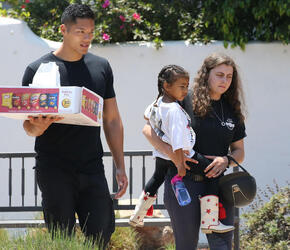 Nori West takes her puppy Sushi to the park to see horses Nori West takes her puppy Sushi to the park to see horses