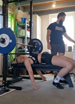 Woman becomes talented powerlifter despite suffering with seizures