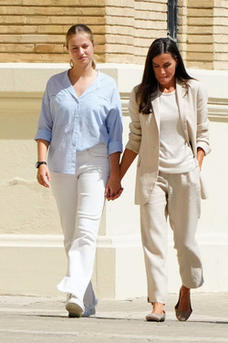 Princess Leonor attends her first day at General Military Academy Princess Leonor attends her first day at General Military Academy
