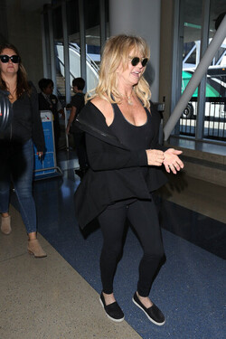 Goldie Hawn and Kurt Russell arrive at the airport