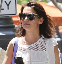Katie Holmes shopping at high end candy store Sugarfina with her ballerina Suri Katie Holmes shopping at high end candy store Sugarfina with her ballerina Suri