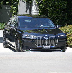 Jennifer Garner Drops By Ben Affleck s House To Celebrate His 52nd Birthday