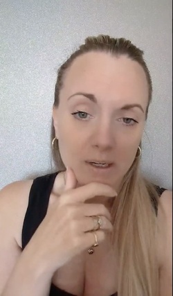 Psychic says she accidentally TIME TRAVELLED during flight