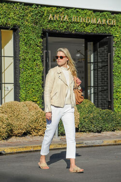Ali Larter channels Jackie O while shopping