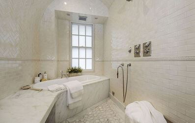 Uma Thurman sells manhattan duplex for 6.6 million