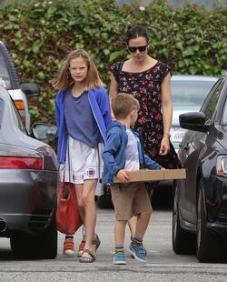 Jennifer Garner Ready For Action In Alias 2.0