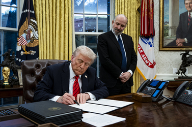 Trump Signs Executive Orders Trump Signs Executive Orders