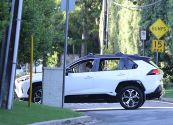 Violet Affleck arriving at Ben Affleck s birthday