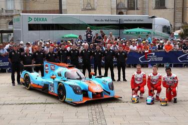 SCHOOL BOY RACES LE MANS