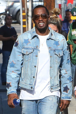 Sean P. Diddy Combs Narrowly Avoids Fall As He Waves To Fans At Jimmy Kimmel Sean P. Diddy Combs Narrowly Avoids Fall As He Waves To Fans At Jimmy Kimmel