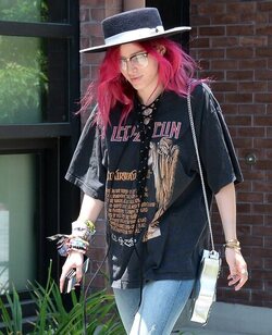 Bella Thorne Out With A Mystery Man After Explosive Relationship With Scott Disick Bella Thorne Out With A Mystery Man After Explosive Relationship With Scott Disick
