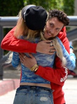 Bella Thorne Stunning In Fishnets And Daisy Dukes