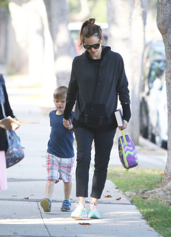 Jennifer Garner carries a school project as she takes her kids to school