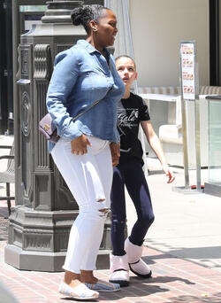 Katie Holmes shopping at high end candy store Sugarfina with her ballerina Suri Katie Holmes shopping at high end candy store Sugarfina with her ballerina Suri