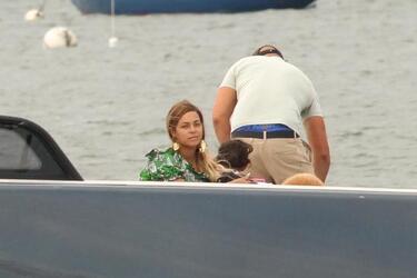 Makeup free Beyonce sets sail on luxury yacht in playful green frock and bold gold earrings during Hamptons getaway Makeup free Beyonce sets sail on luxury yacht in playful green frock and bold gold earrings during Hamptons getaway