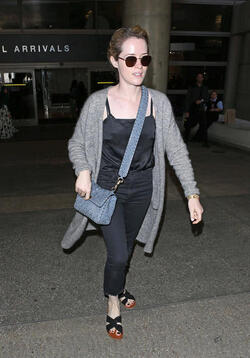  The Crown Star Claire Foy Looking Lovely With No Makeup At LAX