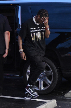 Kylie Jenner Visits Travis Scott on the set of his new Music Video