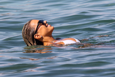 Sylvie Meis and Niclas Castello during a beach day in Saint Tropez