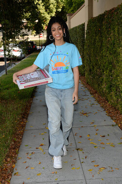 Mixed ish Star Arica Himmel Picks up a Pizza After a Charity Meeting Mixed ish Star Arica Himmel Picks up a Pizza After a Charity Meeting