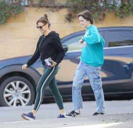 Jennifer Garner Enjoys Quality Time With 16 Year Old Fin Ahead Of Super Bowl Sunday