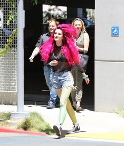 Bella Thorne Rocks Hot Pink Hair After Revealing Scott Disick Drinks Alot Bella Thorne Rocks Hot Pink Hair After Revealing Scott Disick Drinks Alot