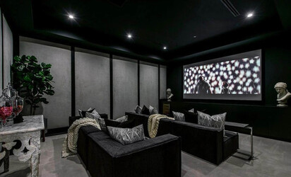 Lori Loughlin and Mossimo Giannulli have just bought this house in Hidden Hills California for 9.5 million.
