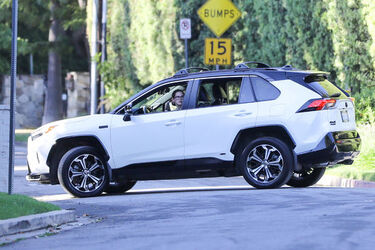 Violet Affleck arriving at Ben Affleck s birthday