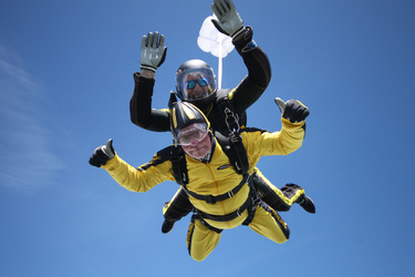 THE WORLDS OLEST TANDEM SKYDIVER AT 101 YEARS OLD with video 