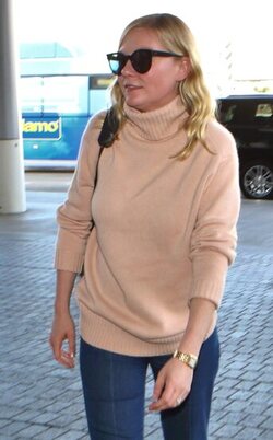Kirsten Dunst arrives back at LAX Kirsten Dunst arrives back at LAX