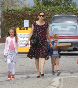 Jennifer Garner Ready For Action In Alias 2.0