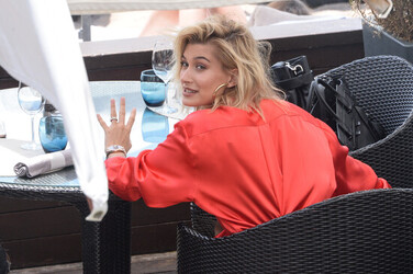 Hailey Baldwin enjoys a lunch on a beach restaurant ahead of 70th Cannes Film Festival in Cannes
