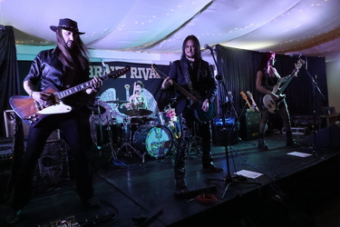 Star Circus performing at The Beaverwood Club