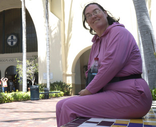 I CHOO CHOO CHOOSE YOU WOMAN CLAIMS SHE MARRIED A TRAIN STATION AFTER 36 YEARS IN LOVE